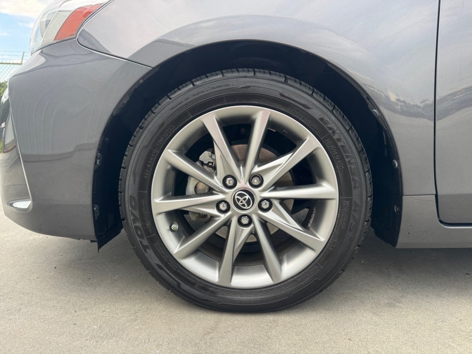 2015 Toyota Prius v Five