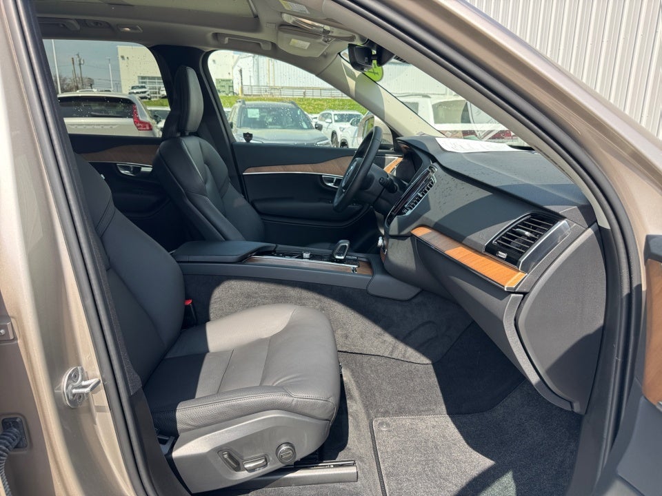 2024 Volvo XC90 B6 Plus Bright Theme 7-Seater