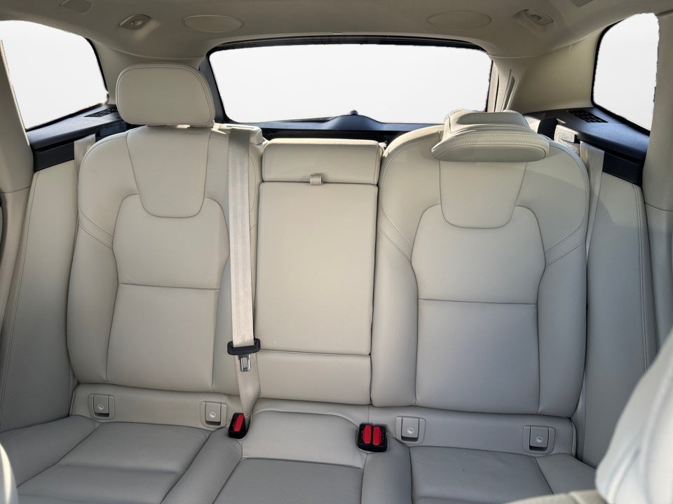 2023 Volvo XC60 Recharge Plug-In Hybrid T8 Plus Bright Theme