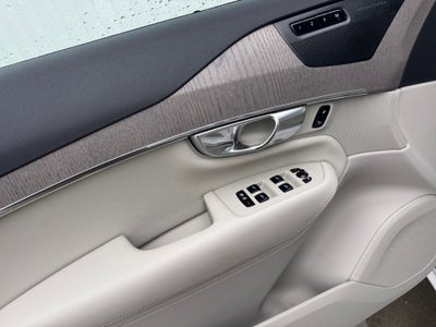 2023 Volvo XC90 B5 Plus