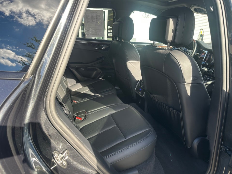 2022 Porsche Macan AWD