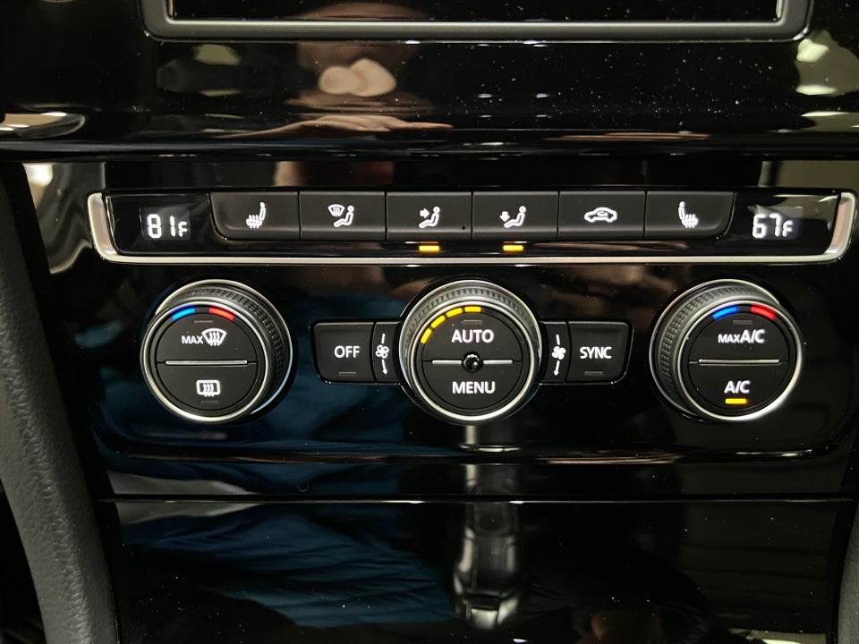 2017 Volkswagen Golf R 4-Door w/DCC & Navigation