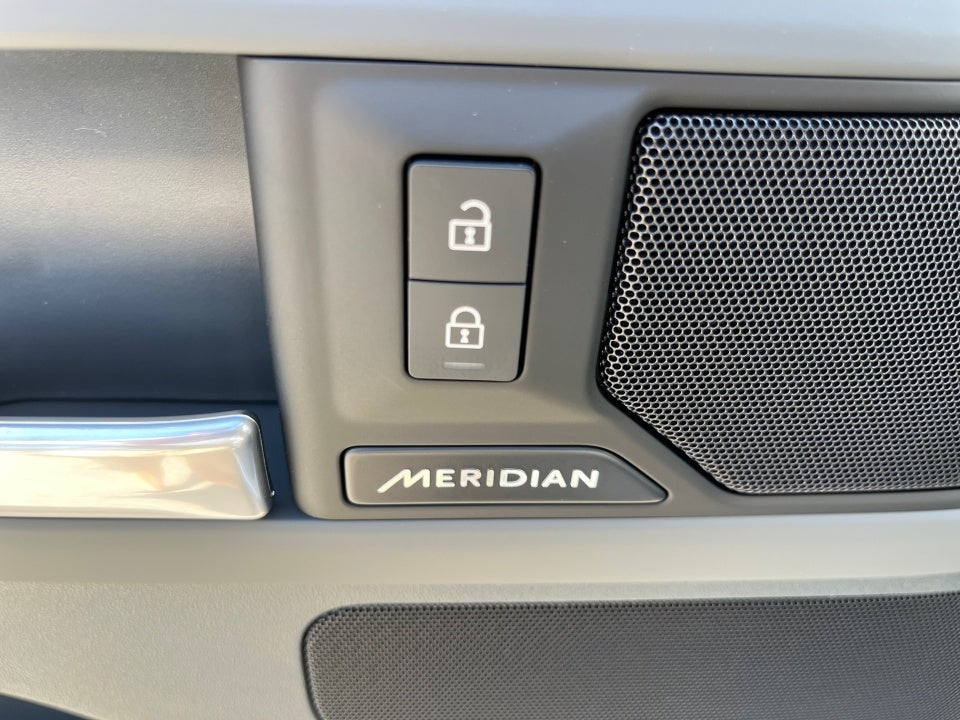 2025 Land Rover Defender 110 P400 S