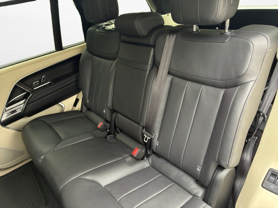 2022 Land Rover New Range Rover SE