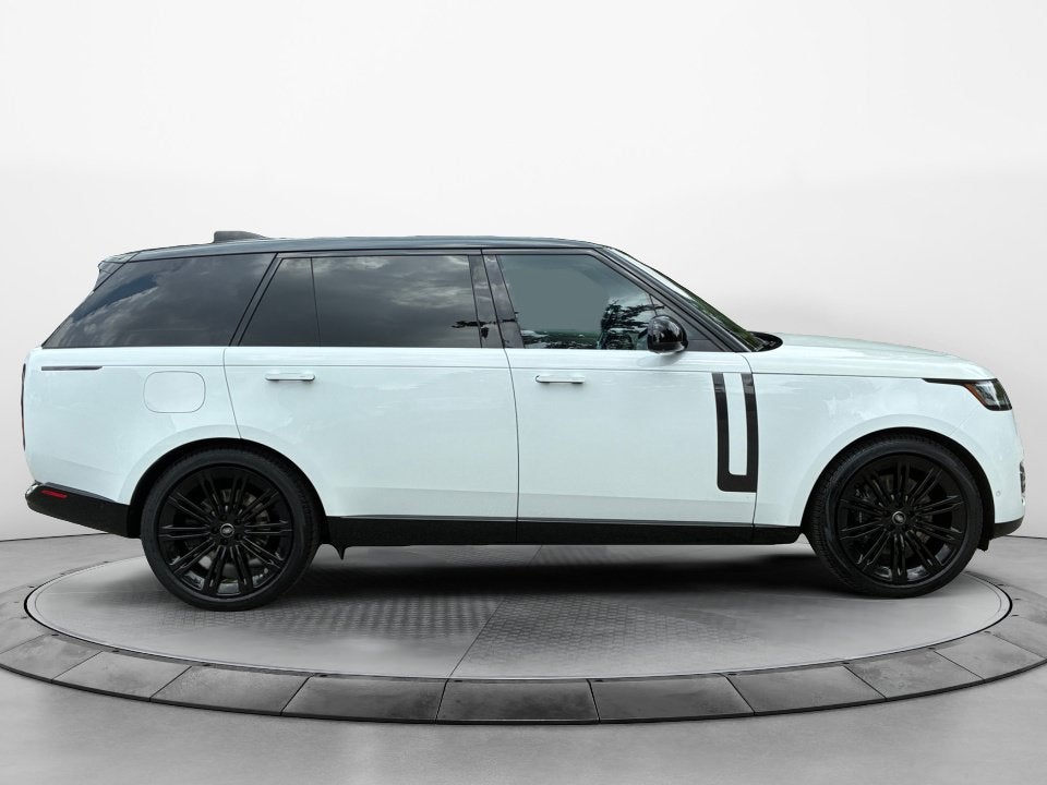 2022 Land Rover New Range Rover SE