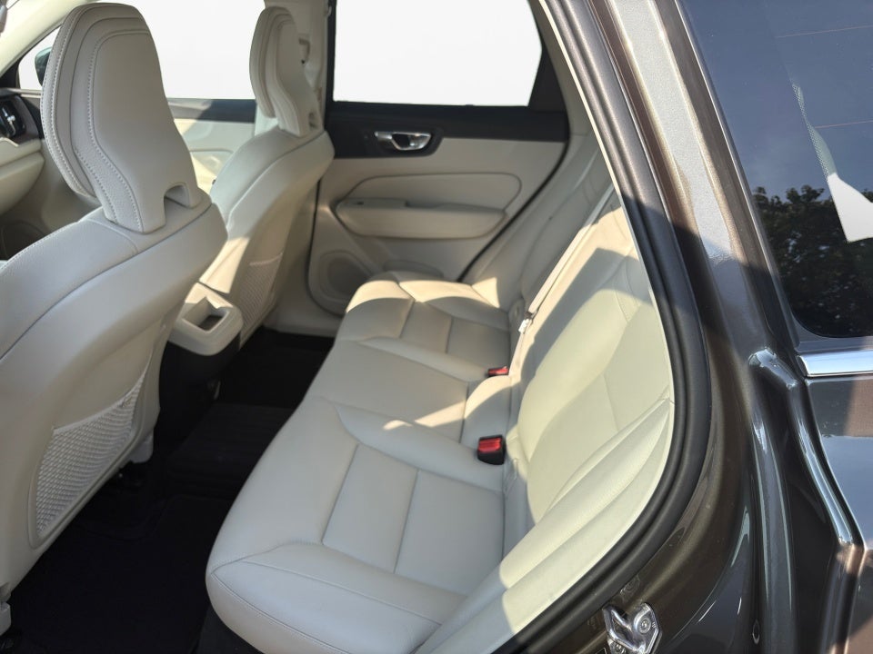 2022 Volvo XC60 Momentum