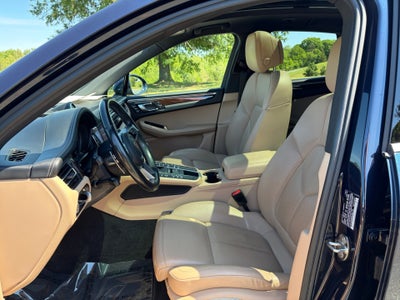 2021 Porsche Macan Base