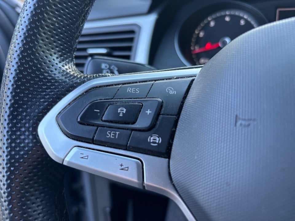2021 Volkswagen Atlas Cross Sport 3.6L V6 SE w/Technology R-Line