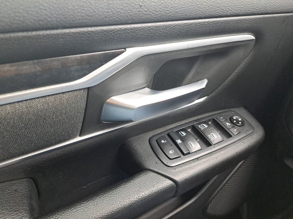 2020 RAM 1500 Big Horn Crew Cab 4x4 5'7" Box