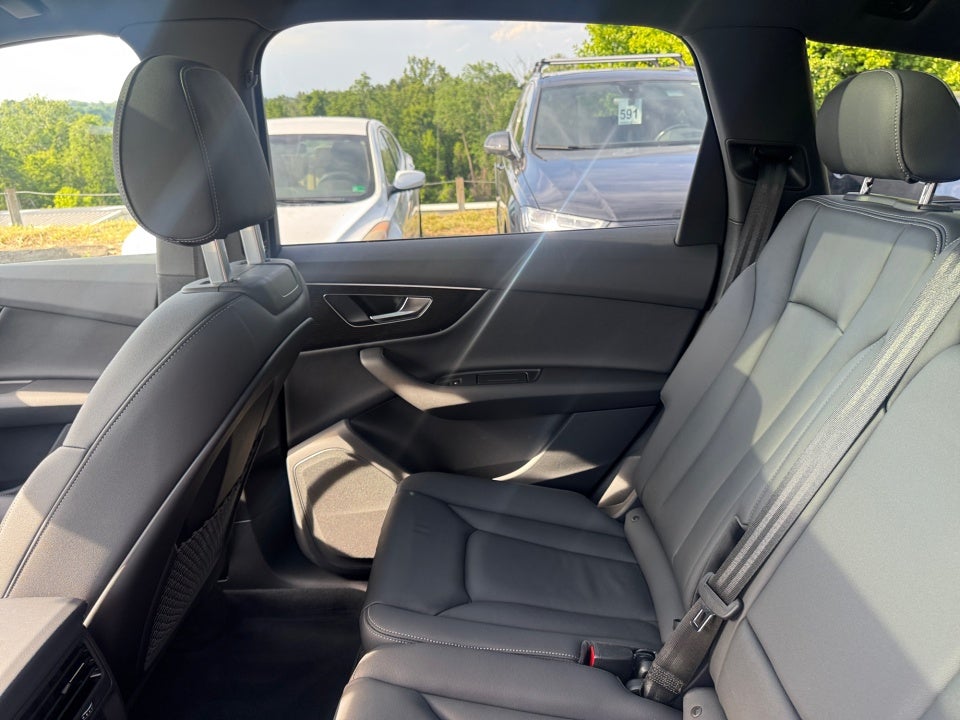 2025 Audi Q7 Premium 45 TFSI quattro Tiptronic