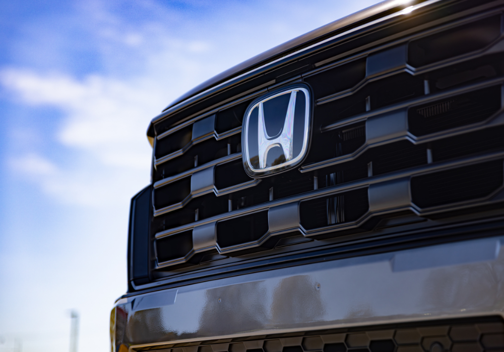 Close up of the 2026 Honda Pilot front grille
